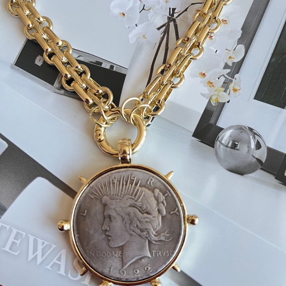 🌺🌺 Statement Coin Large Vintage Necklace 🌺 - Picture 6 of 7